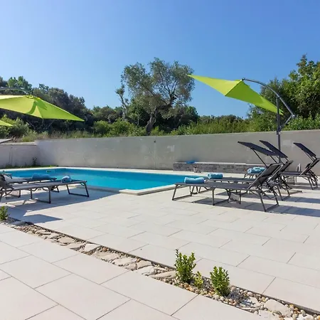 Luxury Modern With Pool Near The And Town Center, Extra Pool Heating Available Villa Pula