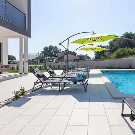 Luxury Modern With Pool Near The And Town Center, Extra Pool Heating Available Pula