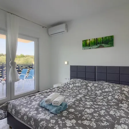 Luxury Modern With Pool Near The And Town Center, Extra Pool Heating Available