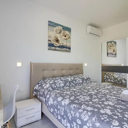 Luxury Modern With Pool Near The And Town Center, Extra Pool Heating Available Pula