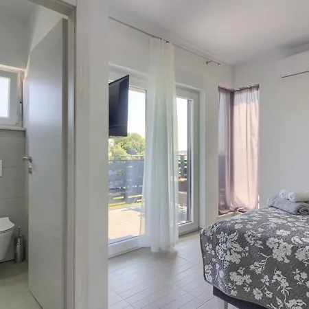 Luxury Modern With Pool Near The And Town Center, Extra Pool Heating Available Pula