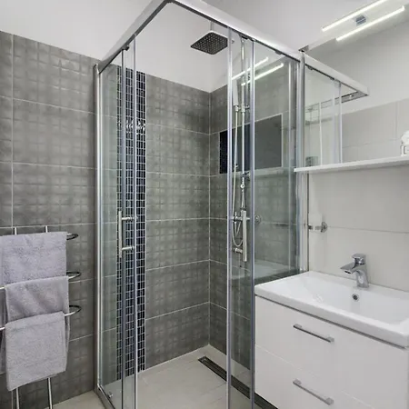 Luxury Modern With Pool Near The And Town Center, Extra Pool Heating Available * Pula