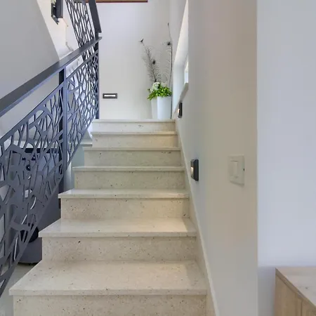 Luxury Modern With Pool Near The And Town Center, Extra Pool Heating Available *