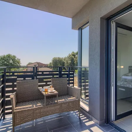 Villa Luxury Modern With Pool Near The And Town Center, Extra Pool Heating Available