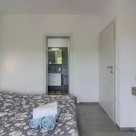 Luxury Modern With Pool Near The And Town Center, Extra Pool Heating Available Villa