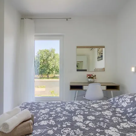Luxury Modern With Pool Near The And Town Center, Extra Pool Heating Available Villa