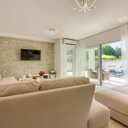 Luxury Modern With Pool Near The And Town Center, Extra Pool Heating Available * Pula