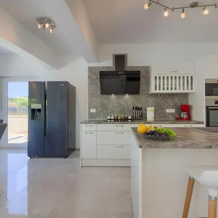 Luxury Modern With Pool Near The And Town Center, Extra Pool Heating Available Villa *