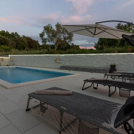 Luxury Modern With Pool Near The And Town Center, Extra Pool Heating Available Villa *