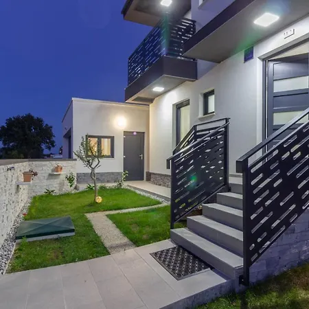 Luxury Modern With Pool Near The And Town Center, Extra Pool Heating Available Villa *