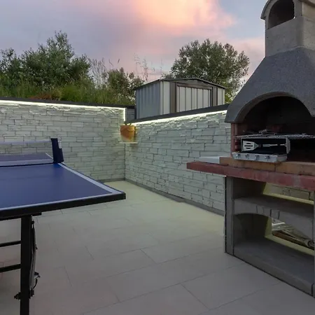 Luxury Modern With Pool Near The And Town Center, Extra Pool Heating Available Villa Pula