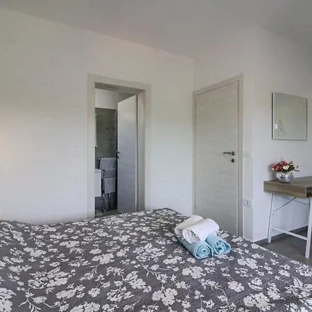 Villa Luxury Modern With Pool Near The And Town Center, Extra Pool Heating Available Pula